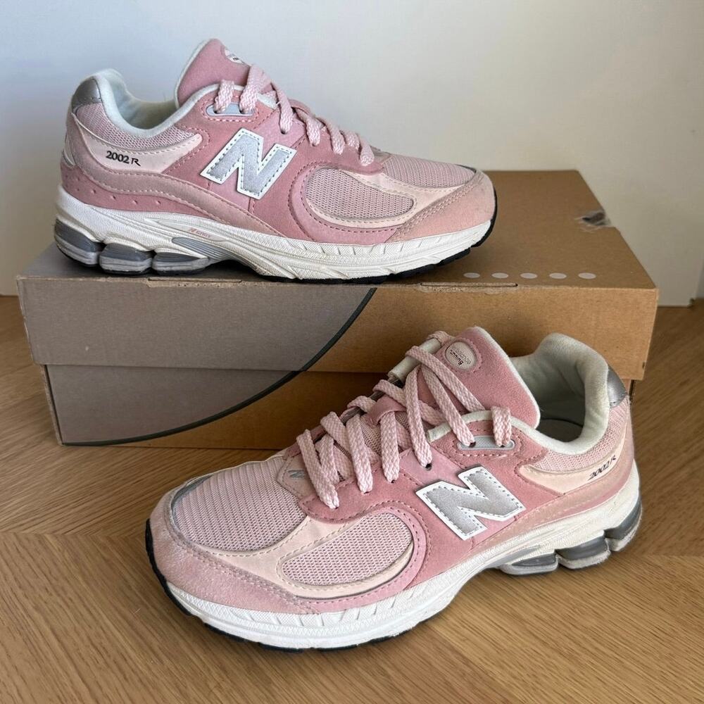 New Balance 2002 R ‘Pink Sand’ Kids Sneakers- SZ 4  Y - Picture 3 of 13